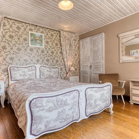 Le Chateau-ferme De Laval : La Tour